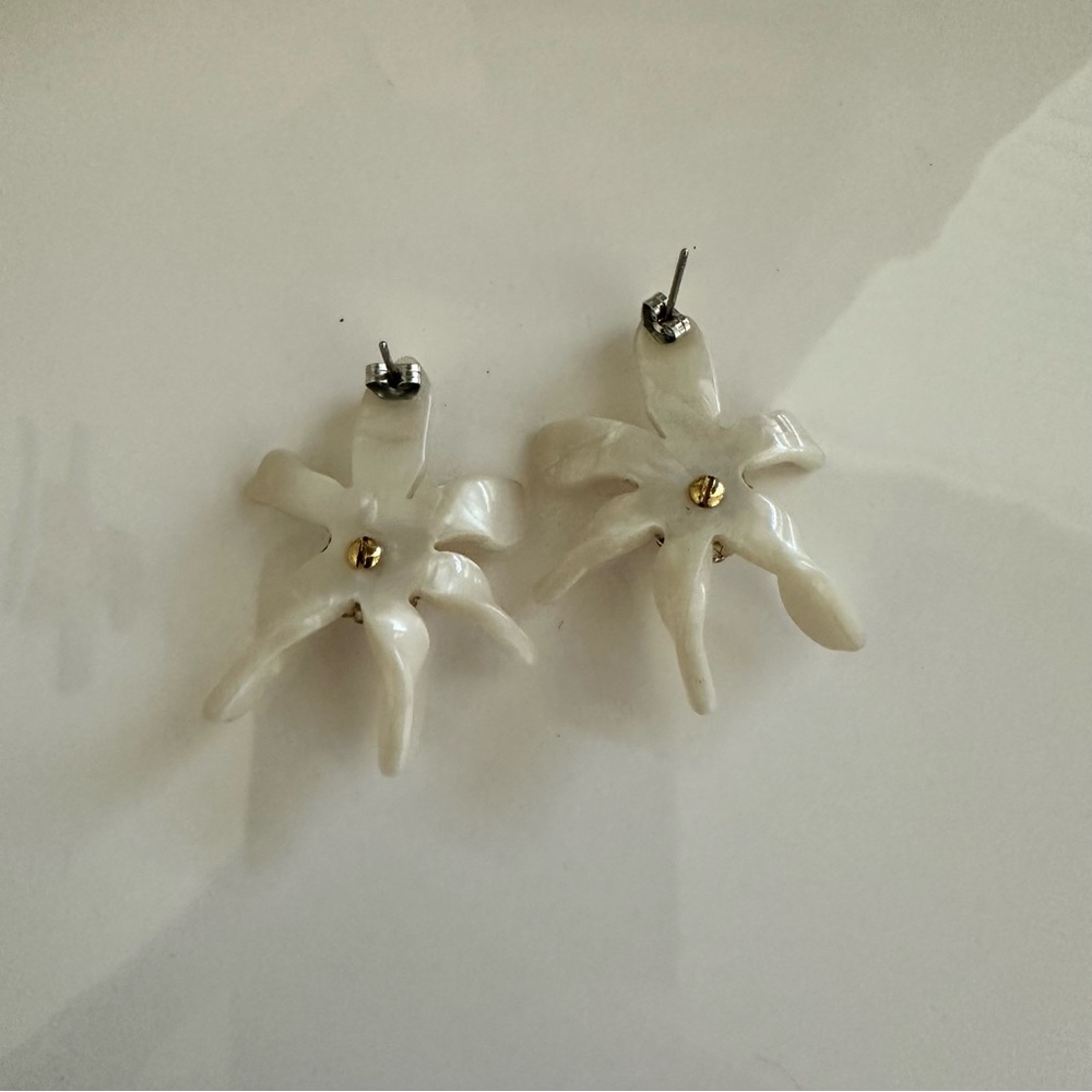 LELE SADOUGHI Water Lilly Button Earrings - Picture 5 of 8